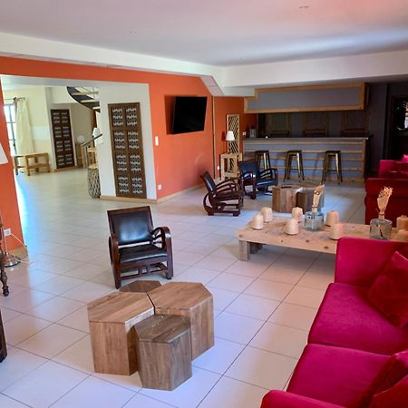 Mas Des Terres Rouges Villa Vezenobres Bagian luar foto