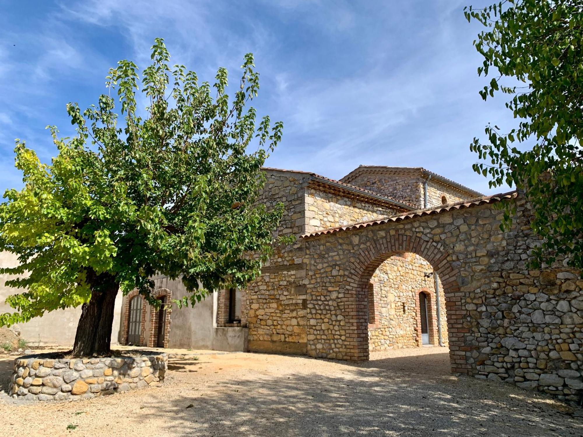 Mas Des Terres Rouges Villa Vezenobres Bagian luar foto